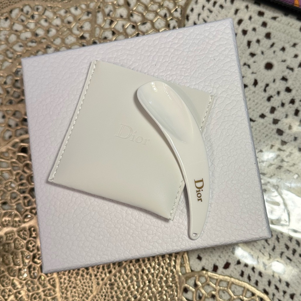 Dior Prestige Skincare Ceramic White spatula with sleeve